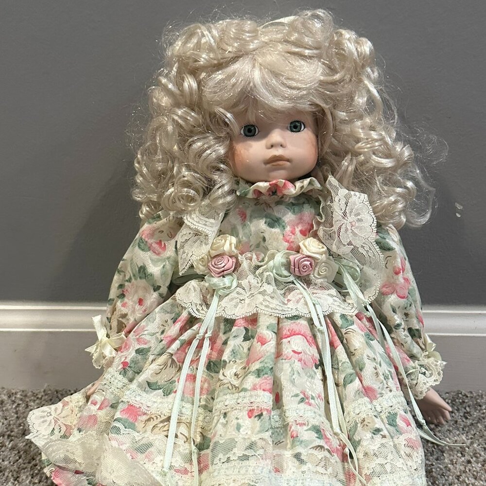 Vintage BRADLEY'S Collectible Doll MIA PTD-384 Porcelain Doll 170/2500 COA